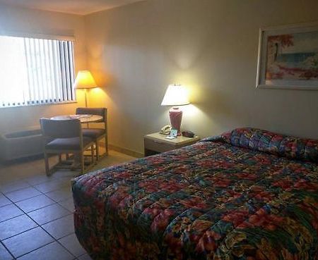 Cypress Cove Nudist Resort Poinciana Bagian luar foto