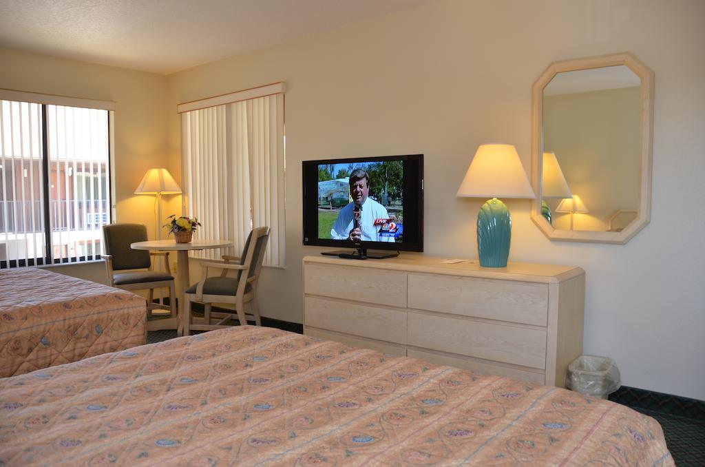 Cypress Cove Nudist Resort Poinciana Ruang foto