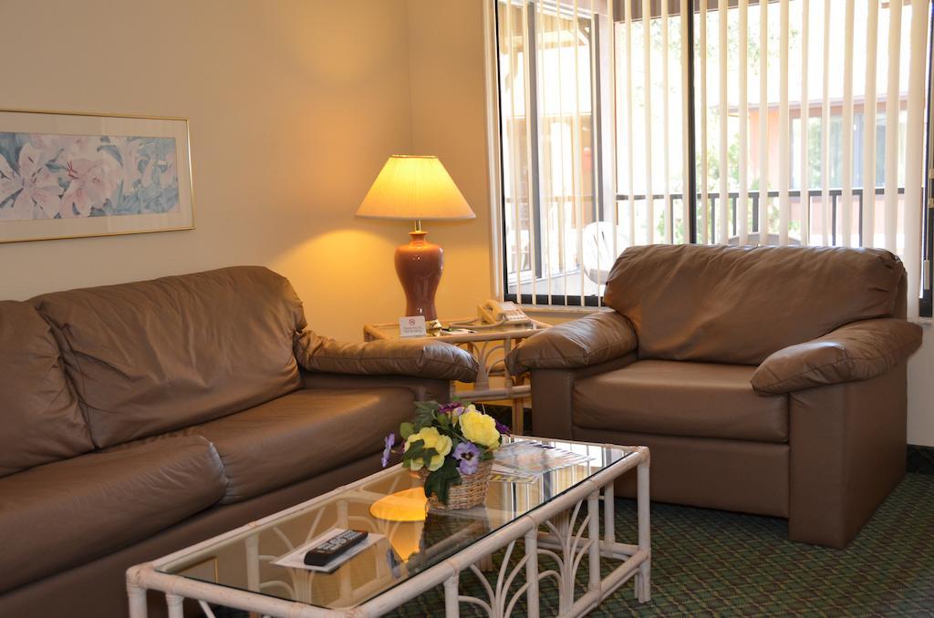 Cypress Cove Nudist Resort Poinciana Ruang foto