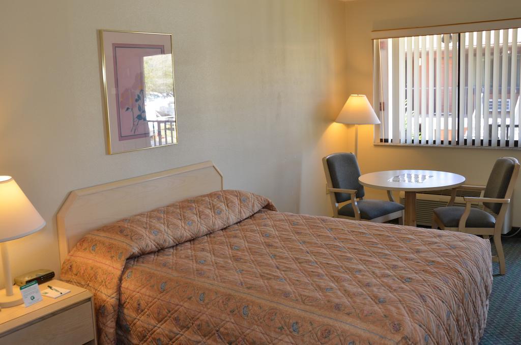 Cypress Cove Nudist Resort Poinciana Ruang foto