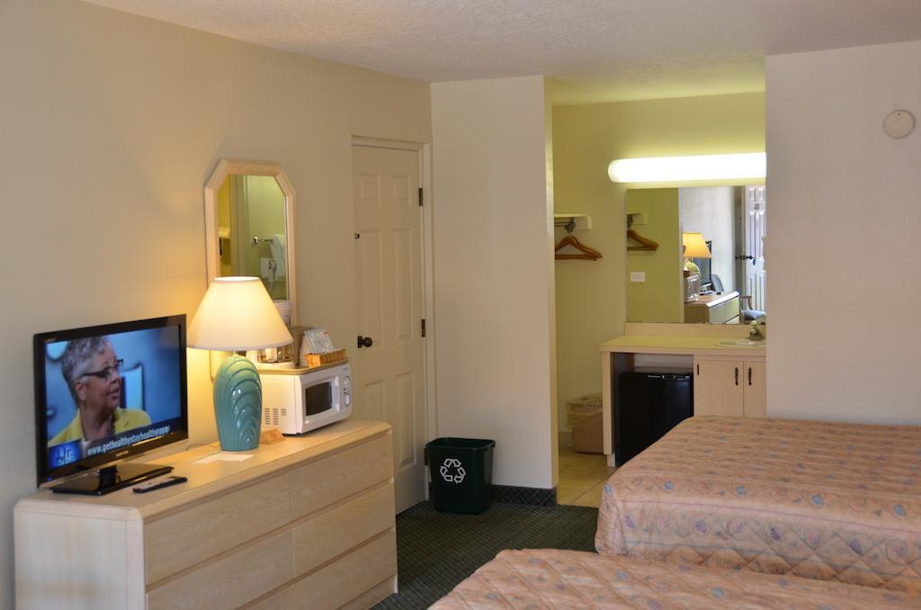 Cypress Cove Nudist Resort Poinciana Ruang foto