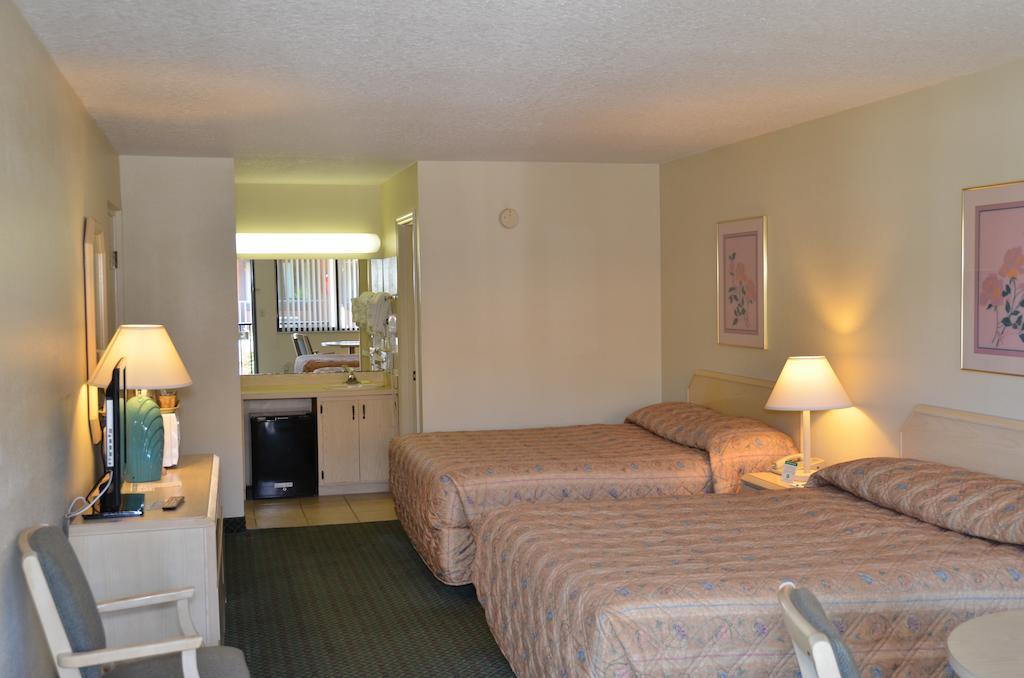 Cypress Cove Nudist Resort Poinciana Ruang foto